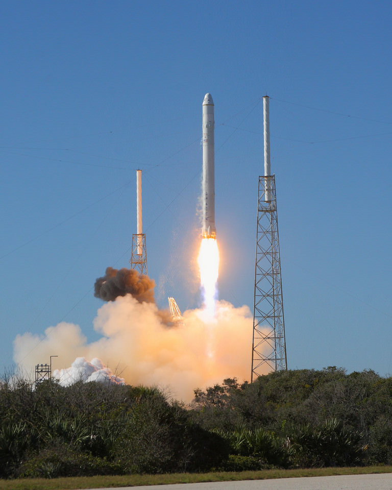 Stage Set For SpaceX to Compete for Military Contracts
