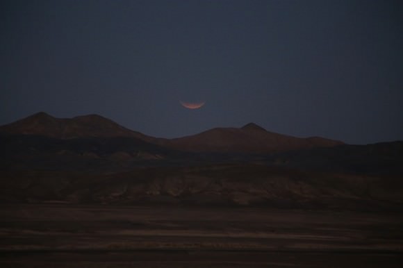 Last moments of the eclipse as seen from Calama, Chile. Credit and copyright: srta Andrea on Flickr.