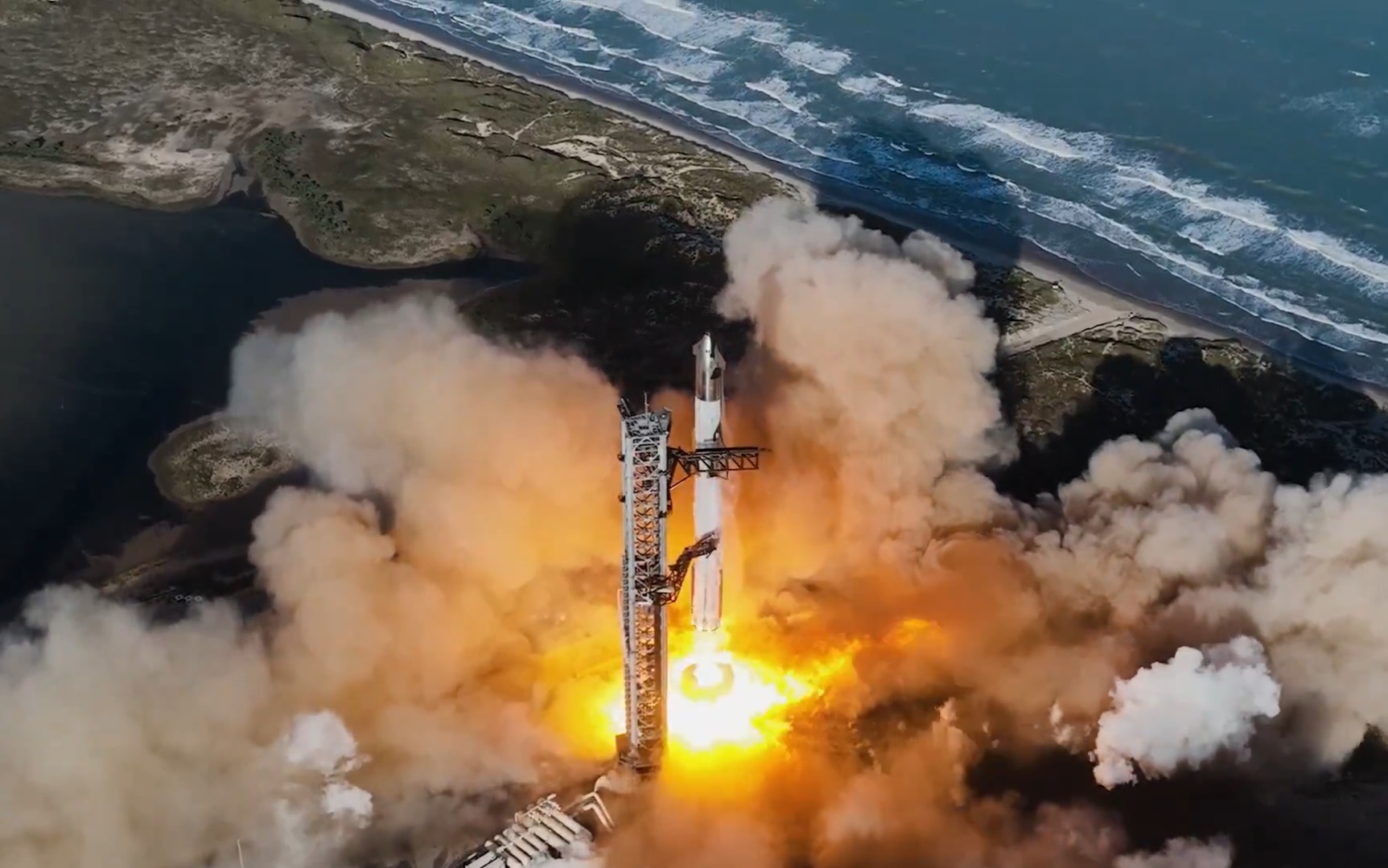 Starship's Booster (and Donald Trump) Make a Splash With Sixth Flight Test