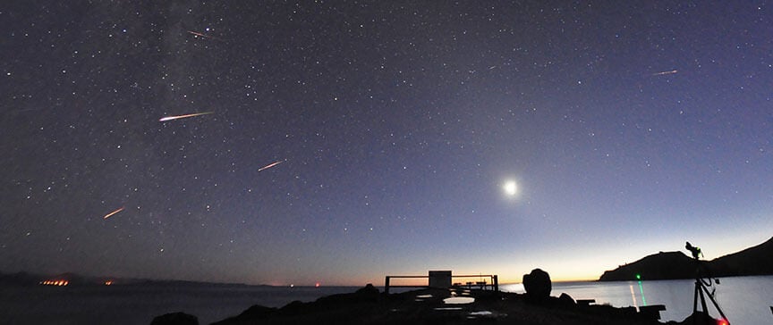 Comet Halley Plays Bit Part In Weekend Eta Aquarid Meteor Shower