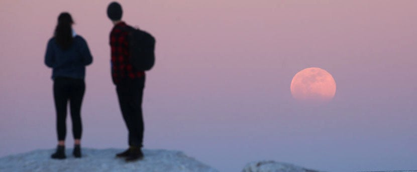 Tiangong 1 Falls, Blue Moon Rises and Mars Takes Aim At Saturn