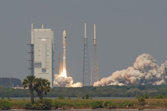 Rising quickly from Pad 41 on its RD-180 and 4 SRBs, the Atlas 5-541 vehicle begins its mission to geosync orbit. Credit: nasatech.net