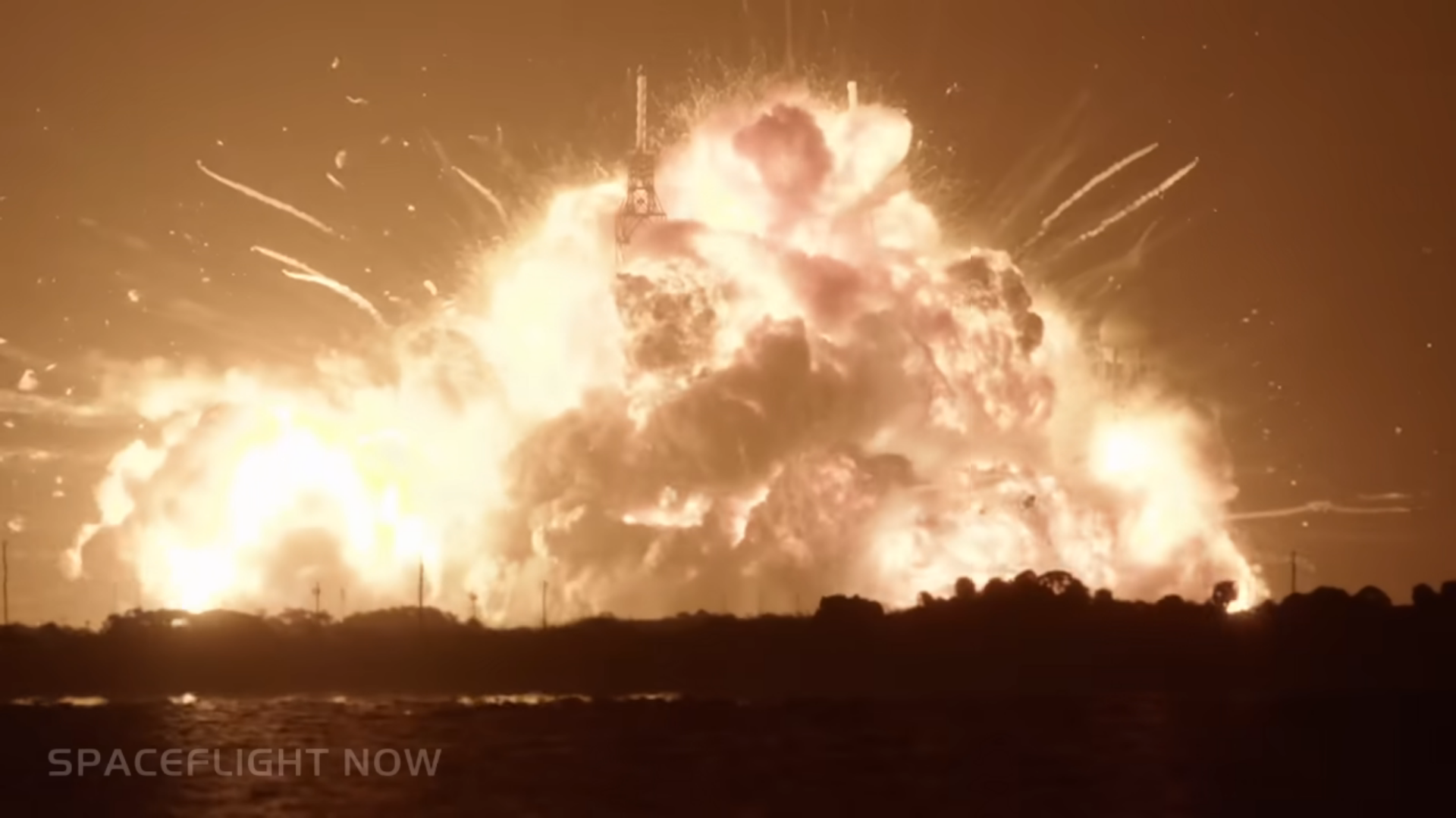 The New Glenn rocket exploding as filmed by Spaceflight Now. Credit: Spaceflight Now