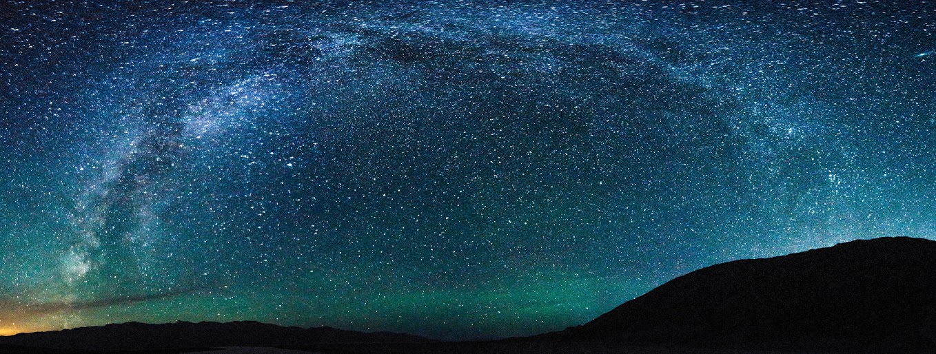 Stunning Astrophoto: The Milky Way Over Death Valley